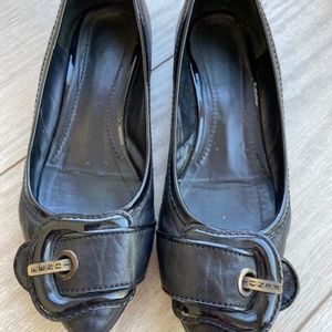 Fendi women's black all leather  flats   Size: US-5